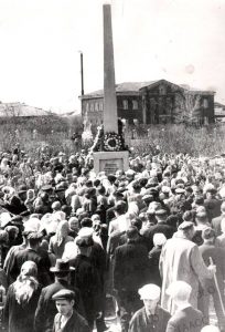 Открытие обелиска в селе Бутка Талицкого района. 9 мая 1965 года. (ГААОСО. Ф. Р-71. Оп. 4. Д. 21. Л. 1)