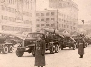 Парад войск Свердловского гарнизона. 7 ноября 1961 года. (ГААОСО. Ф. Р-203. Оп. 2. Д. 1. Л. 22об. Фото 104)